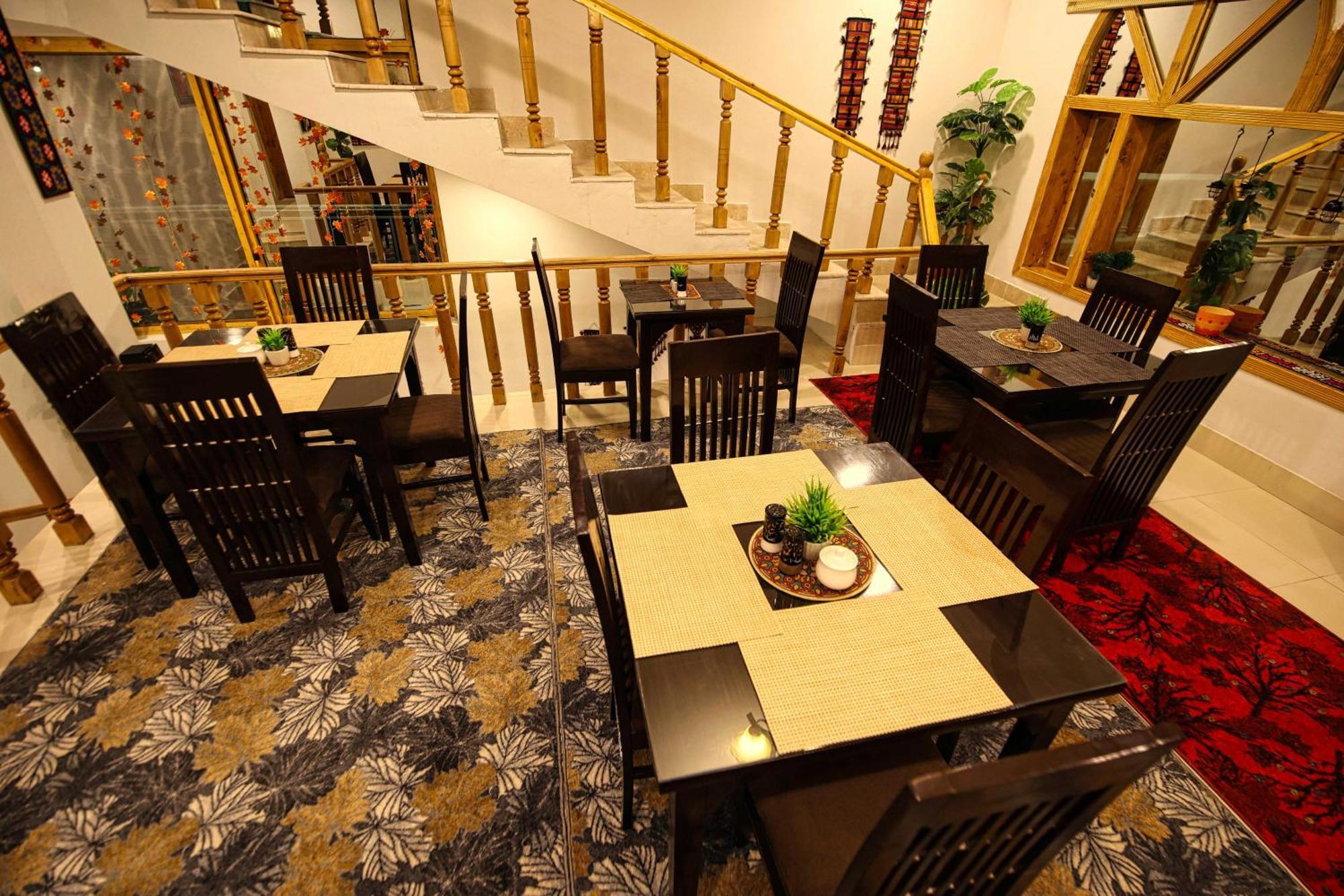 ホテル Oak Residency ギルギット エクステリア 写真