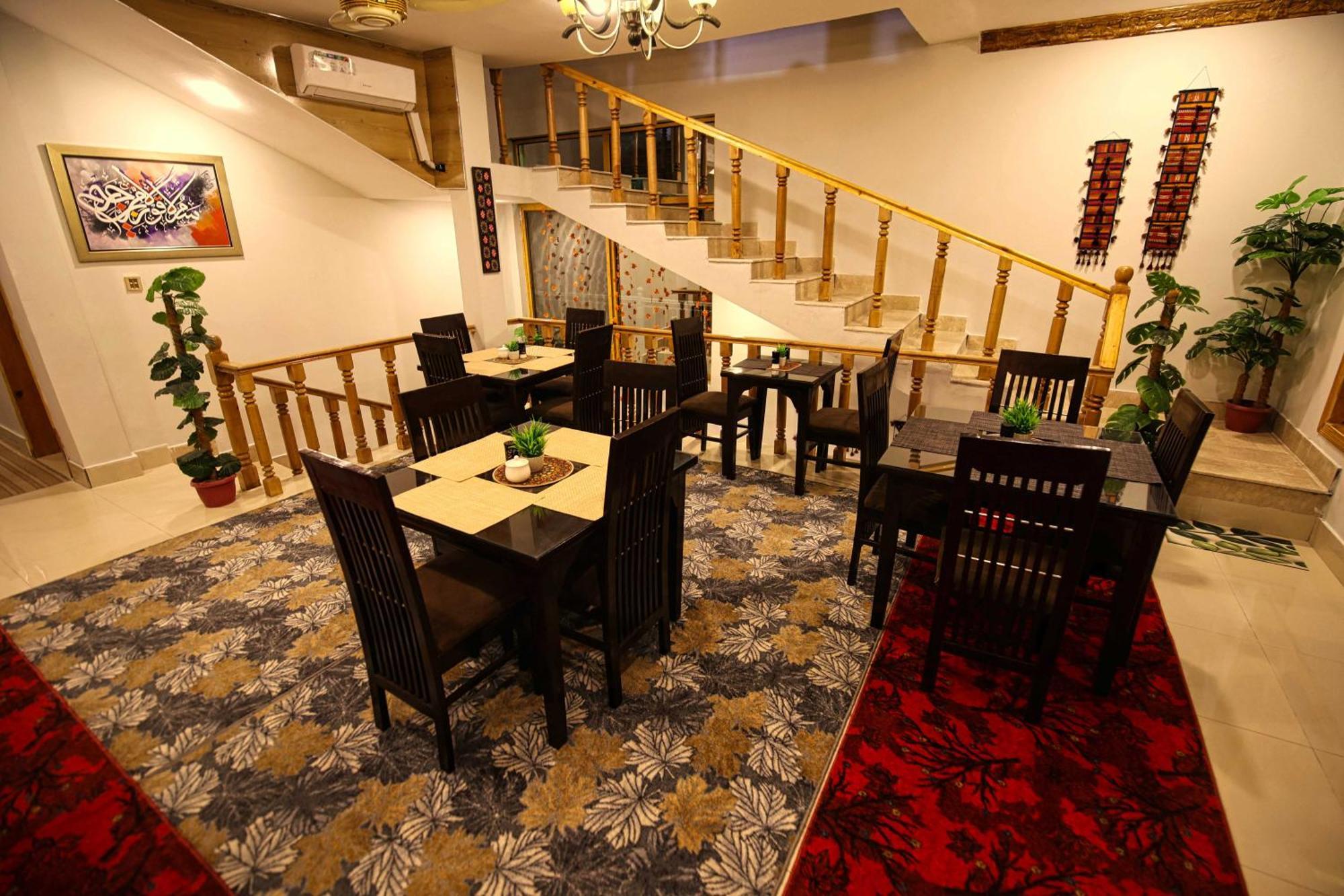 ホテル Oak Residency ギルギット エクステリア 写真