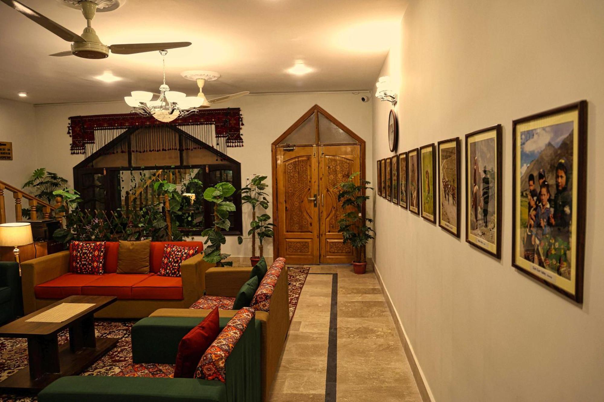 ホテル Oak Residency ギルギット エクステリア 写真