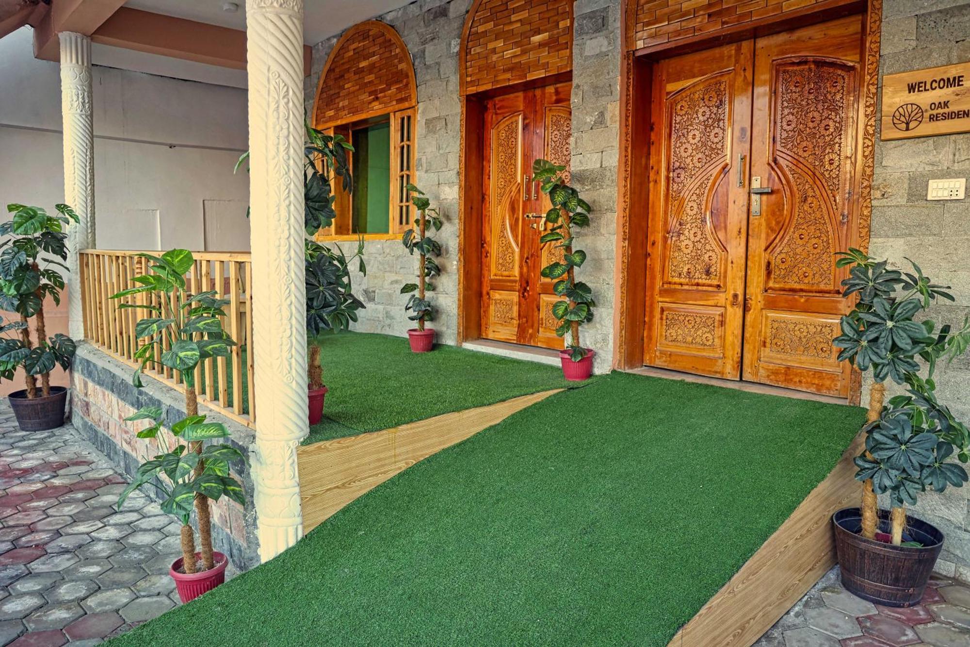 ホテル Oak Residency ギルギット エクステリア 写真